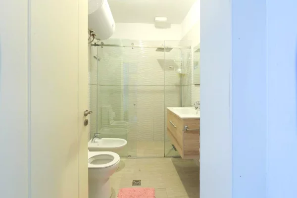 Shtepi ne shitje Apartament ne Tirane, 2+1, Mobilimi E mobiluar, Pagesa 200,000  Euro.