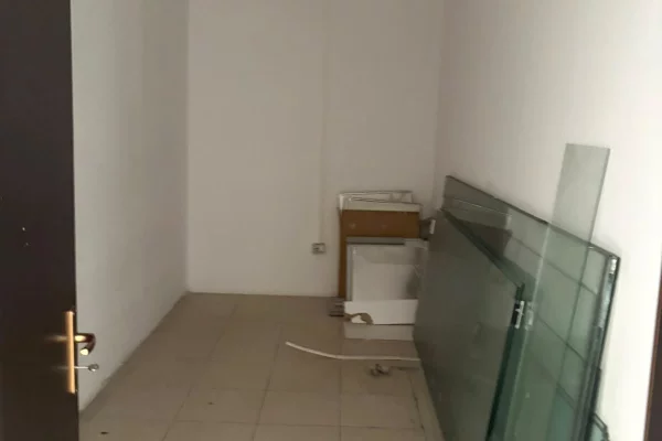 Jepet ambjent biznesi me qera ne Bllok prane LSI