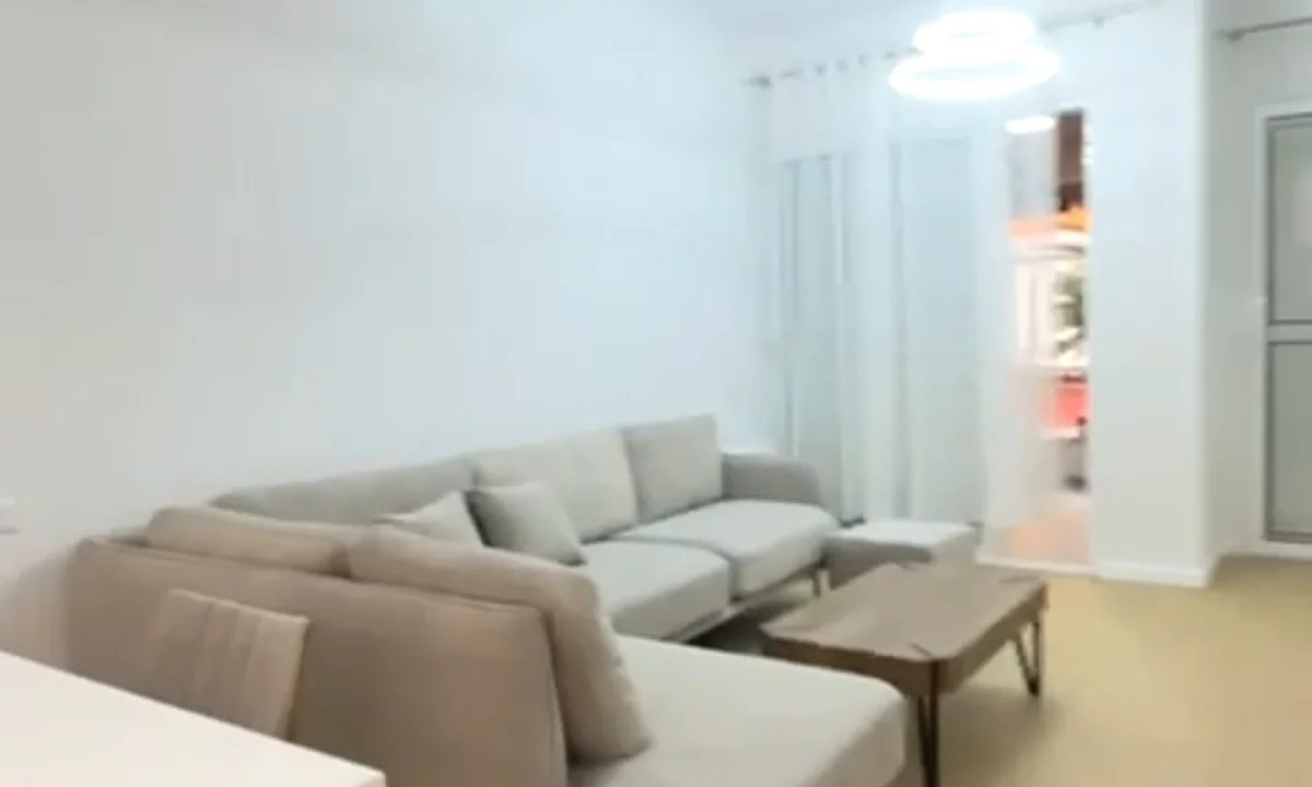 Shtepi me qera Papafingo(kati i catise) ne Tirane, 2+1, Mobilimi E mobiluar, Pagesa 700  Euro.