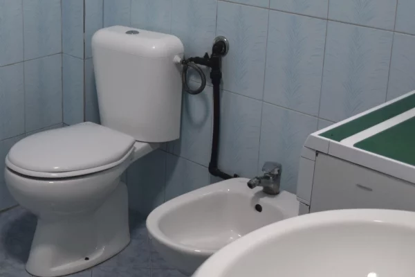 Shtepi me qera Apartament ne Tirane, 1+1, Mobilimi Pjeserisht e mobiluar, Pagesa 50,000  Leke.