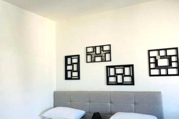 Shtepi me qera Apartament ne Tirane, Garsoniere, Mobilimi E mobiluar, Pagesa 35,000  Leke.
