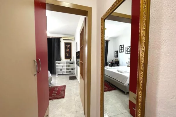 Shtepi me qera Apartament ne Tirane, Garsoniere, Mobilimi E mobiluar, Pagesa 35,000  Leke.