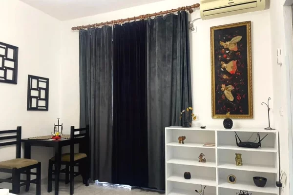 Shtepi me qera Apartament ne Tirane, Garsoniere, Mobilimi E mobiluar, Pagesa 35,000  Leke.