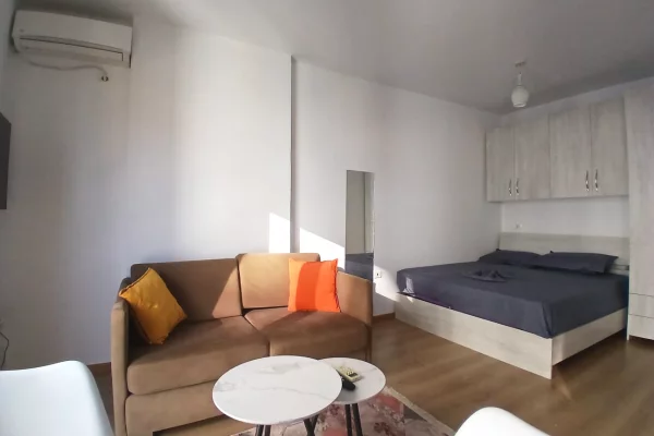 Shtepi me qera Apartament ne Tirane, Garsoniere, Mobilimi E mobiluar, Pagesa 37,000  Leke.