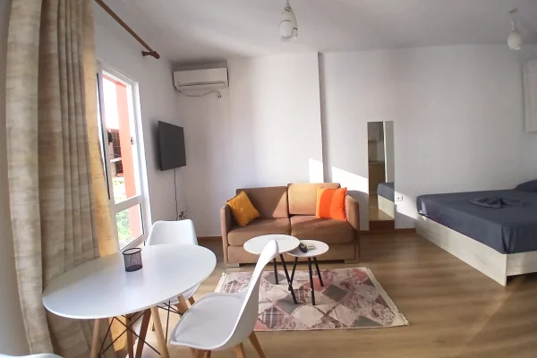 Shtepi me qera Apartament ne Tirane, Garsoniere, Mobilimi E mobiluar, Pagesa 37,000  Leke.