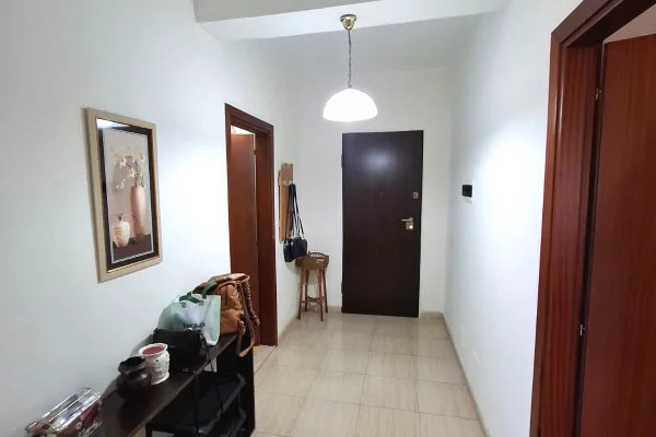 Shtepi me qera Apartament ne Tirane, 1+1, Mobilimi E mobiluar, Pagesa 55,000  Leke.