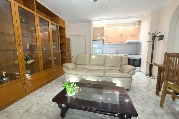 Super Oferte! Apartament 1+1 me Qera në Komunën e Parisit, Prane German Computers
