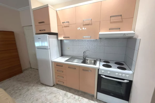 Shtepi me qera Apartament ne Tirane, 1+1, Mobilimi E mobiluar, Pagesa 50,000  Leke.
