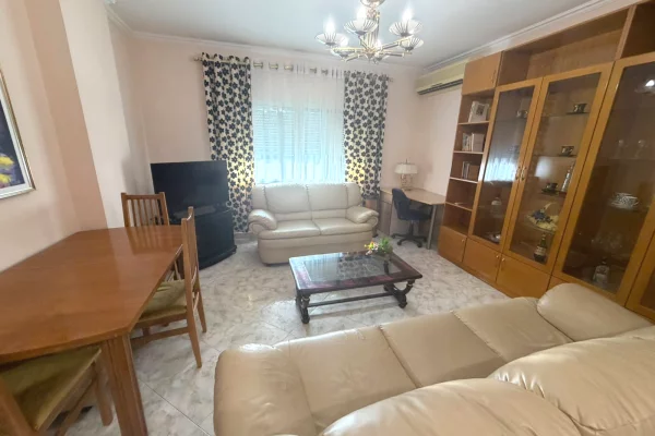 Shtepi me qera Apartament ne Tirane, 1+1, Mobilimi E mobiluar, Pagesa 50,000  Leke.
