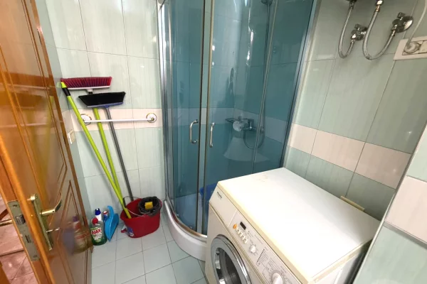Shtepi me qera Apartament ne Tirane, 1+1, Mobilimi E mobiluar, Pagesa 50,000  Leke.