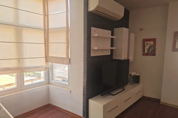 Shtepi me qera Apartament ne Tirane, 3+1, Mobilimi E mobiluar, Pagesa 1,100  Euro.