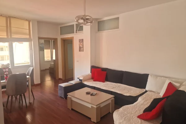 Shtepi me qera 3+1 ne Tirane - 1,100 Euro