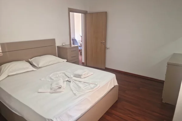 Shtepi me qera Apartament ne Tirane, 3+1, Mobilimi E mobiluar, Pagesa 1,100  Euro.