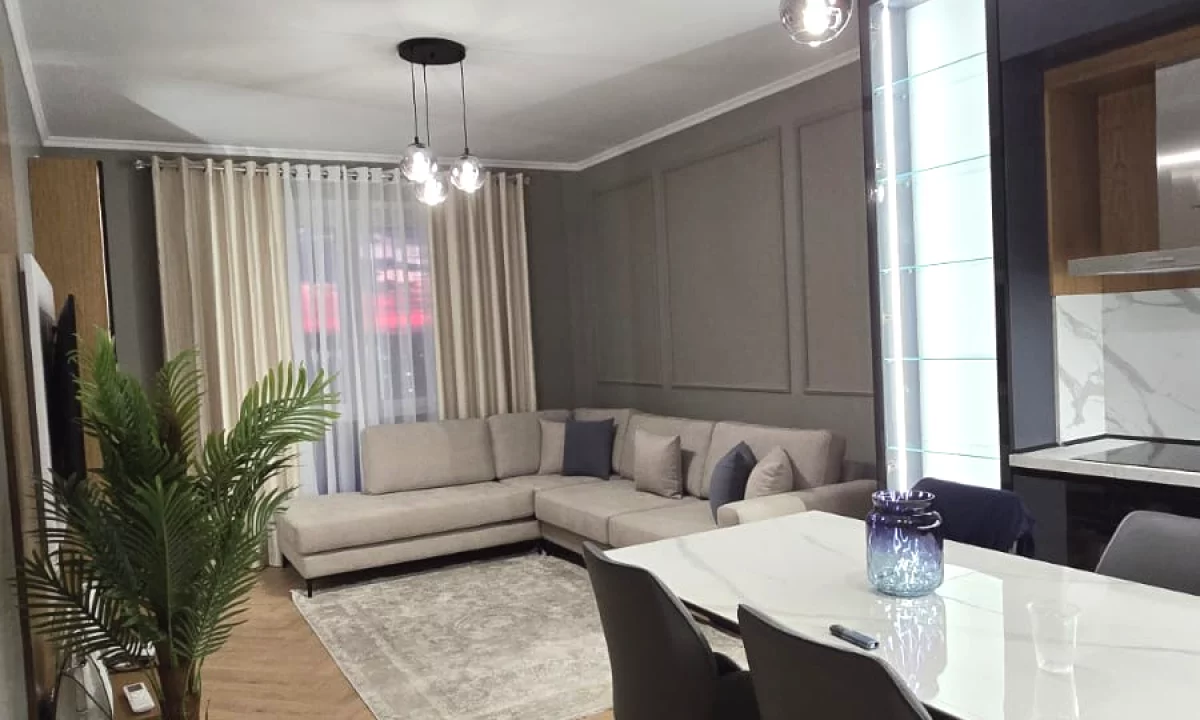Shtepi me qera Apartament ne Tirane, 2+1, Mobilimi E mobiluar, Pagesa 55,000  Leke.