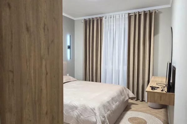 Shtepi me qera Apartament ne Tirane, 2+1, Mobilimi E mobiluar, Pagesa 55,000  Leke.