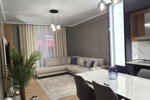Shtepi me qera 2+1 ne Tirane - 55,000 Leke