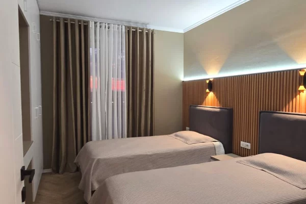 Shtepi me qera Apartament ne Tirane, 2+1, Mobilimi E mobiluar, Pagesa 55,000  Leke.