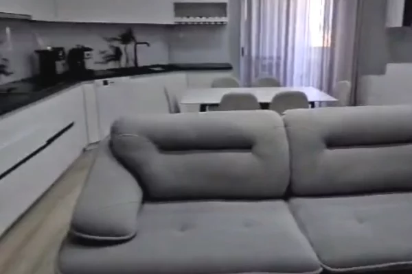 Shtepi me qera Apartament ne Tirane, 2+1, Mobilimi E mobiluar, Pagesa 800  Euro.