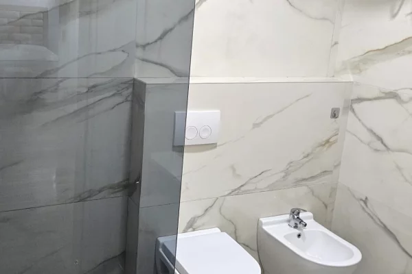 Shtepi me qera Apartament ne Tirane, 1+1, Mobilimi E mobiluar, Pagesa 40,000  Leke.