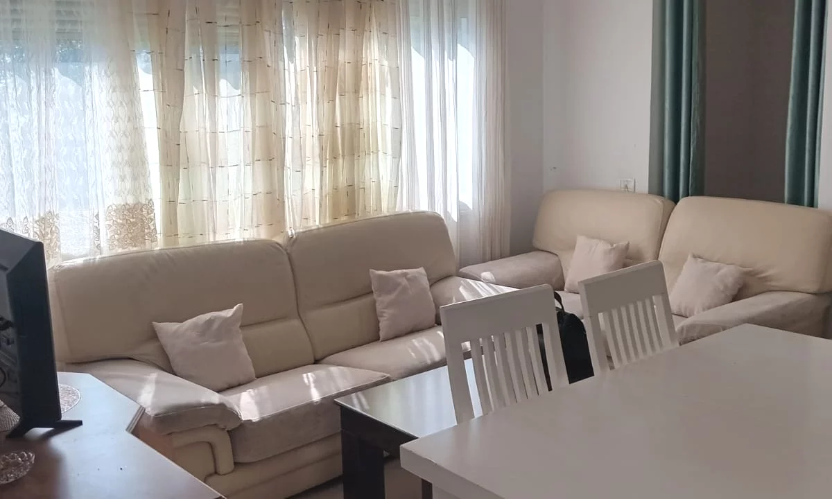 Shtepi me qera Apartament ne Tirane, 2+1, Mobilimi E mobiluar, Pagesa 40,000  Leke.