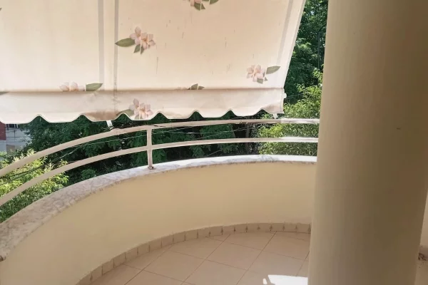 Shtepi me qera Apartament ne Tirane, 2+1, Mobilimi E mobiluar, Pagesa 40,000  Leke.