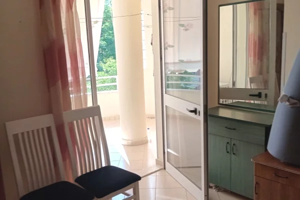 Shtepi me qera Apartament ne Tirane, 2+1, Mobilimi E mobiluar, Pagesa 40,000  Leke.