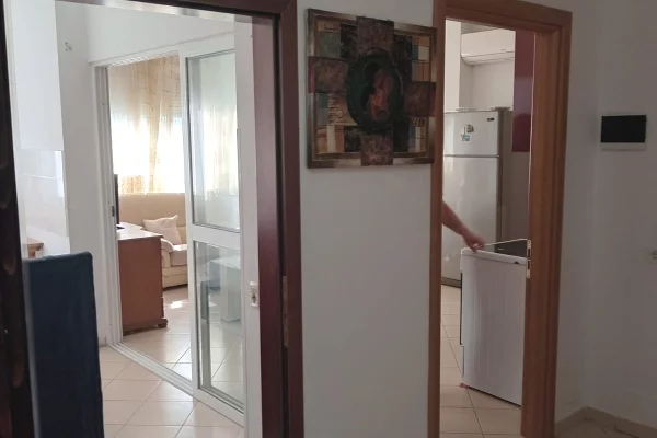 Shtepi me qera Apartament ne Tirane, 2+1, Mobilimi E mobiluar, Pagesa 40,000  Leke.
