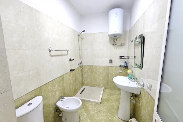 Shtepi me qera Apartament ne Tirane, 2+1, Mobilimi E mobiluar, Pagesa 80,000  Leke.