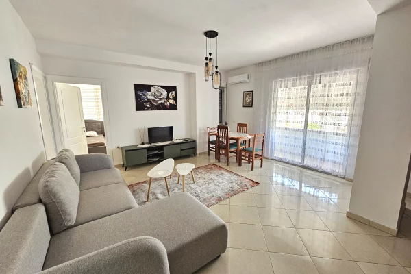 Jepet me qera per here te pare apartament 2+1 i sapomobiluar.  Brraka, përballë Prokurorisë  