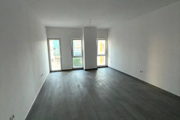 Ambient biznesi me qera 3+1 ne Tirane - 55,000 Leke