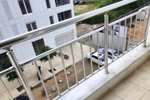 Shtepi me qera Apartament ne Tirane, 2+1, Mobilimi Pjeserisht e mobiluar, Pagesa 550  Euro.