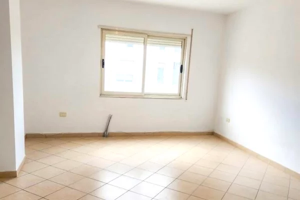 Shtepi me qera Apartament ne Tirane, 2+1, Mobilimi Pjeserisht e mobiluar, Pagesa 550  Euro.