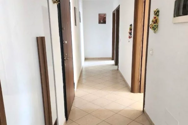 Shtepi me qera Apartament ne Tirane, 2+1, Mobilimi Pjeserisht e mobiluar, Pagesa 550  Euro.