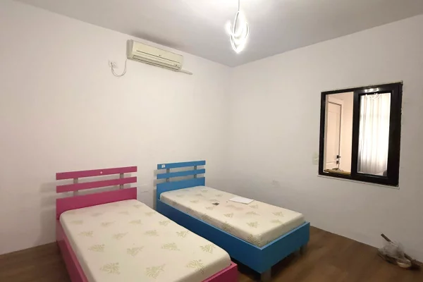 Shtepi ne shitje Shtepi Private ne Tirane, 2+1, Mobilimi E mobiluar, Pagesa 250,000  Euro.