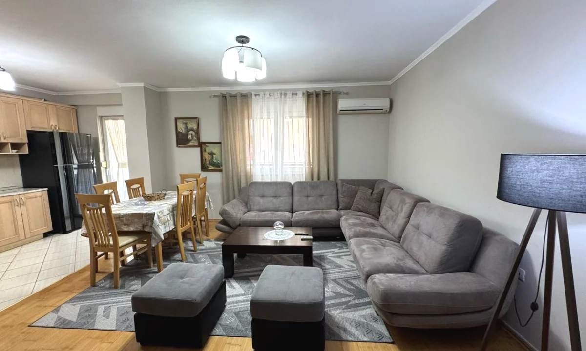 Shtepi ne shitje Apartament ne Tirane, 2+1, Mobilimi E mobiluar, Pagesa 38,000,000  Leke.
