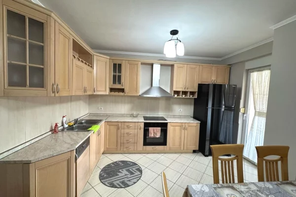 Shtepi ne shitje Apartament ne Tirane, 2+1, Mobilimi E mobiluar, Pagesa 38,000,000  Leke.