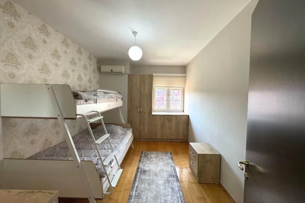 Shtepi ne shitje Apartament ne Tirane, 2+1, Mobilimi E mobiluar, Pagesa 38,000,000  Leke.