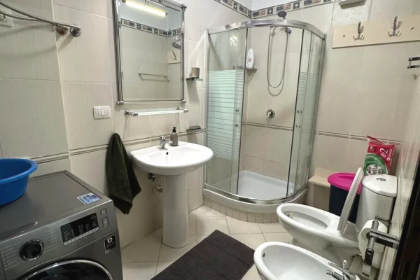 Shtepi ne shitje Apartament ne Tirane, 2+1, Mobilimi E mobiluar, Pagesa 38,000,000  Leke.
