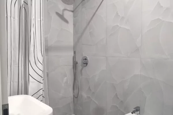Shtepi me qera Apartament ne Tirane, 1+1, Mobilimi E mobiluar, Pagesa 35,000  Leke.
