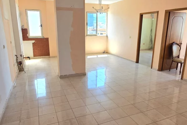 Shtepi ne shitje Apartament ne Tirane, 2+1, Mobilimi Bosh, pa mobiluar, Pagesa 235,000  Euro.