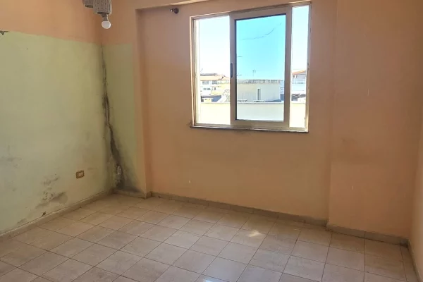 Shtepi ne shitje Apartament ne Tirane, 2+1, Mobilimi Bosh, pa mobiluar, Pagesa 235,000  Euro.