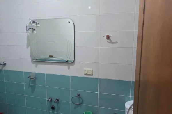 Shtepi ne shitje Apartament ne Tirane, 2+1, Mobilimi Bosh, pa mobiluar, Pagesa 235,000  Euro.
