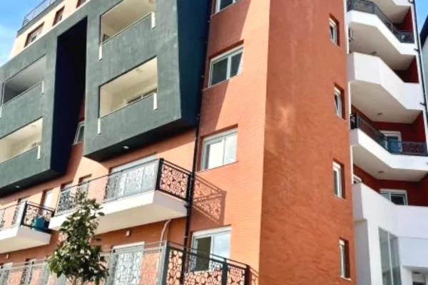 Shtepi ne shitje Duplex(shtepi me 2 kate) ne Tirane, 3+1, Mobilimi E mobiluar, Pagesa 234,000  Euro.