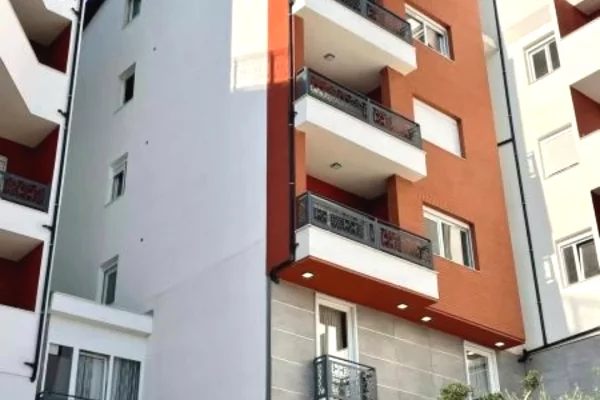Shtepi ne shitje Duplex(shtepi me 2 kate) ne Tirane, 3+1, Mobilimi E mobiluar, Pagesa 234,000  Euro.