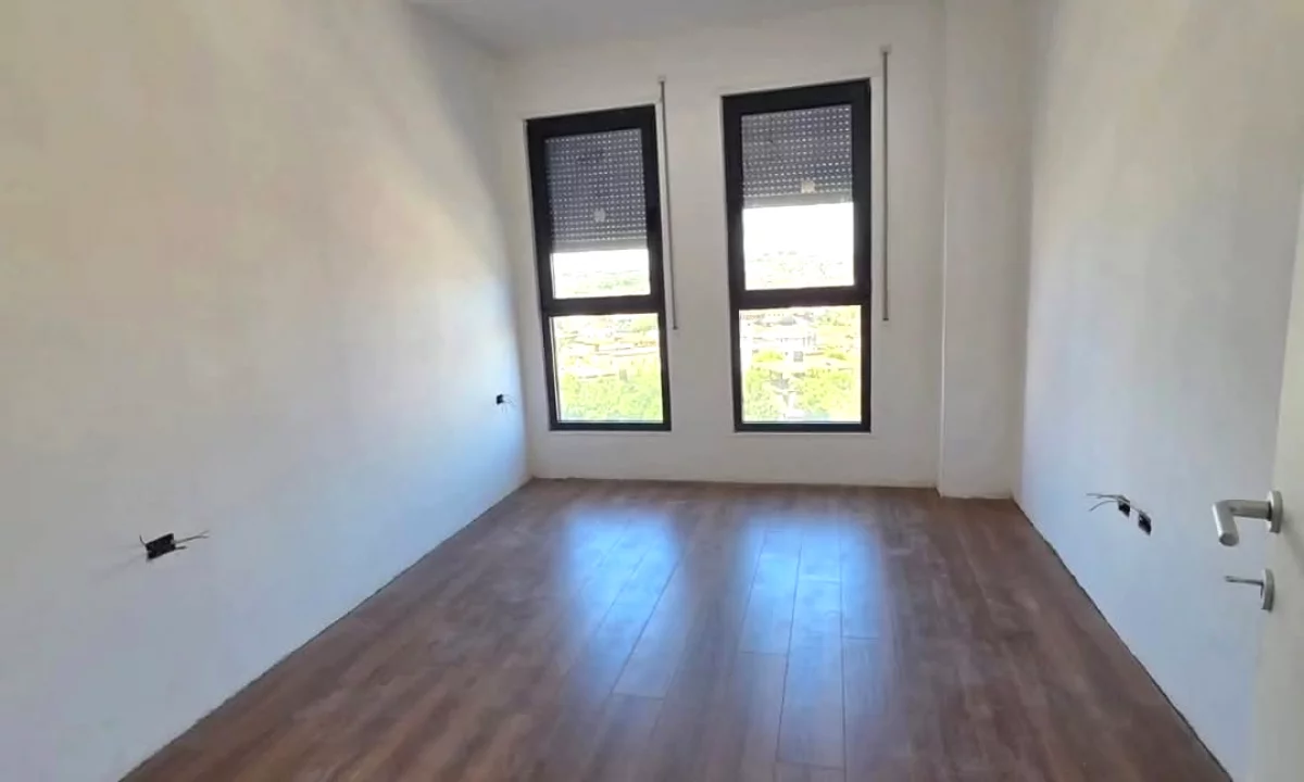 Shtepi ne shitje Apartament ne Tirane, 1+1, Mobilimi Bosh, pa mobiluar, Pagesa 130,000  Euro.