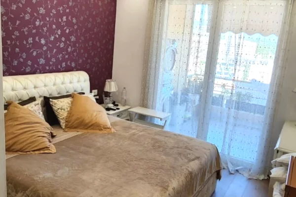 Shtepi ne shitje Apartament ne Tirane, 3+1, Mobilimi E mobiluar, Pagesa 365,000  Euro.