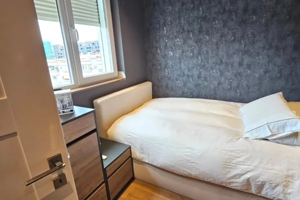 Shtepi ne shitje Apartament ne Tirane, 3+1, Mobilimi E mobiluar, Pagesa 365,000  Euro.