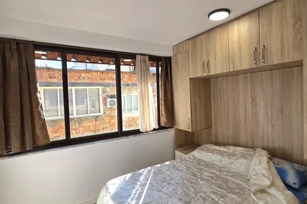 Shtepi ne shitje Apartament ne Tirane, 2+1, Mobilimi E mobiluar, Pagesa 117,000  Euro.