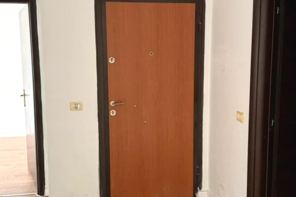 Shtepi ne shitje Apartament ne Tirane, 2+1, Mobilimi Bosh, pa mobiluar, Pagesa 145,000  Euro.