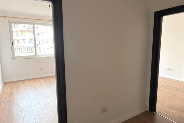 Shtepi ne shitje Apartament ne Tirane, 2+1, Mobilimi Bosh, pa mobiluar, Pagesa 145,000  Euro.